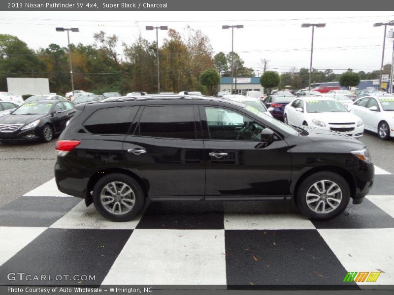 Super Black / Charcoal 2013 Nissan Pathfinder SV 4x4