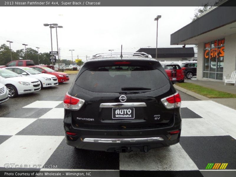 Super Black / Charcoal 2013 Nissan Pathfinder SV 4x4