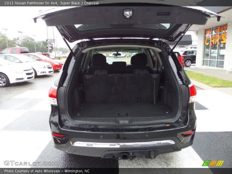 Super Black / Charcoal 2013 Nissan Pathfinder SV 4x4
