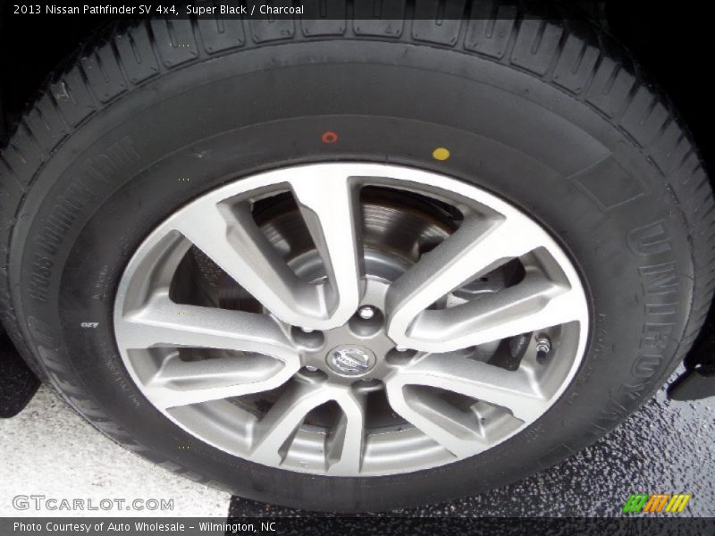 Super Black / Charcoal 2013 Nissan Pathfinder SV 4x4
