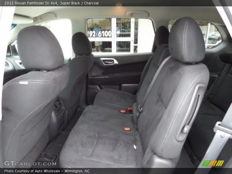 Super Black / Charcoal 2013 Nissan Pathfinder SV 4x4