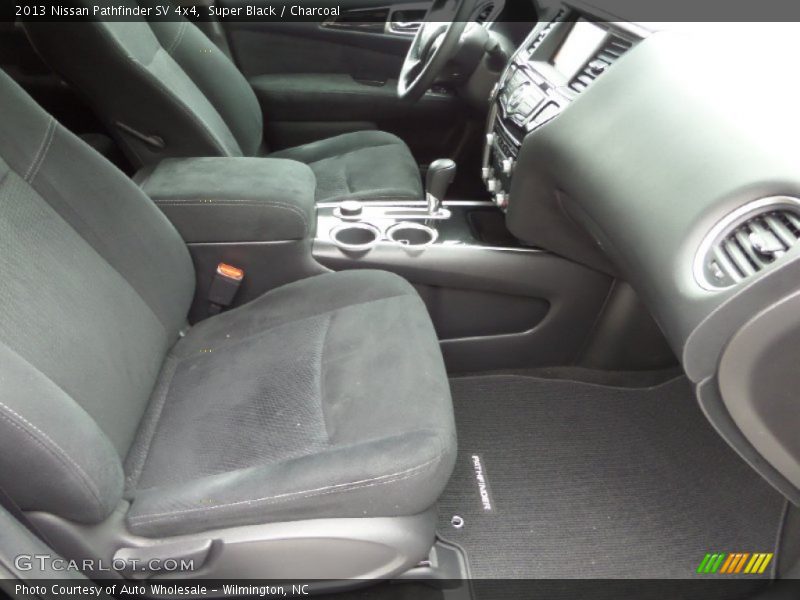 Super Black / Charcoal 2013 Nissan Pathfinder SV 4x4