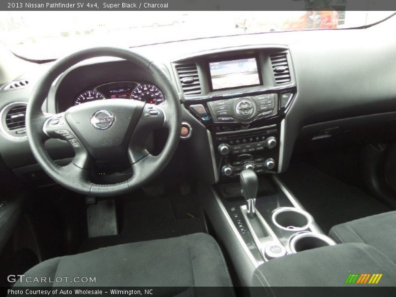 Super Black / Charcoal 2013 Nissan Pathfinder SV 4x4