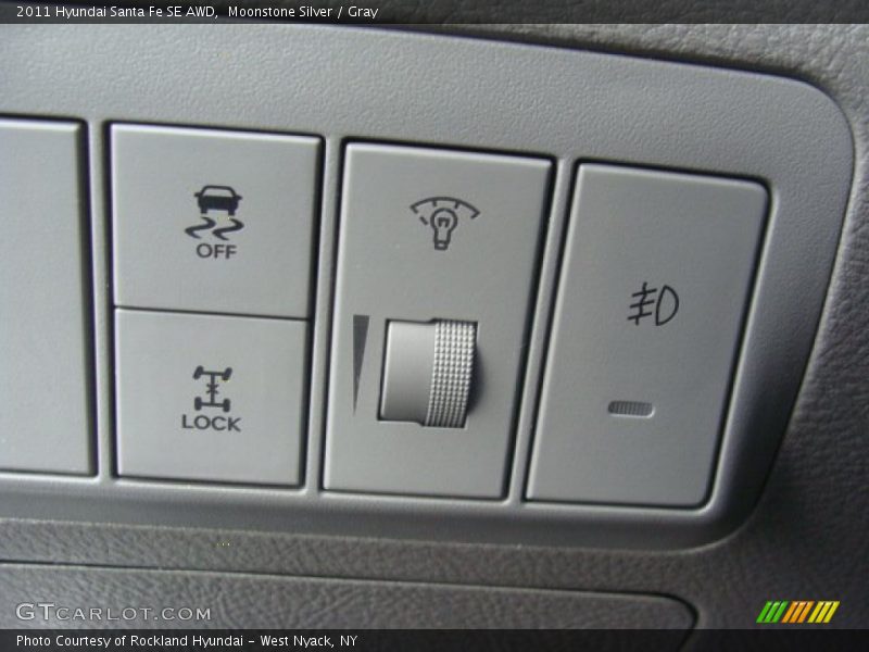 Moonstone Silver / Gray 2011 Hyundai Santa Fe SE AWD