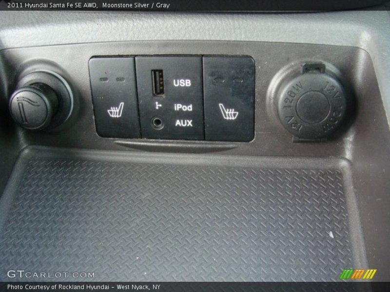 Moonstone Silver / Gray 2011 Hyundai Santa Fe SE AWD