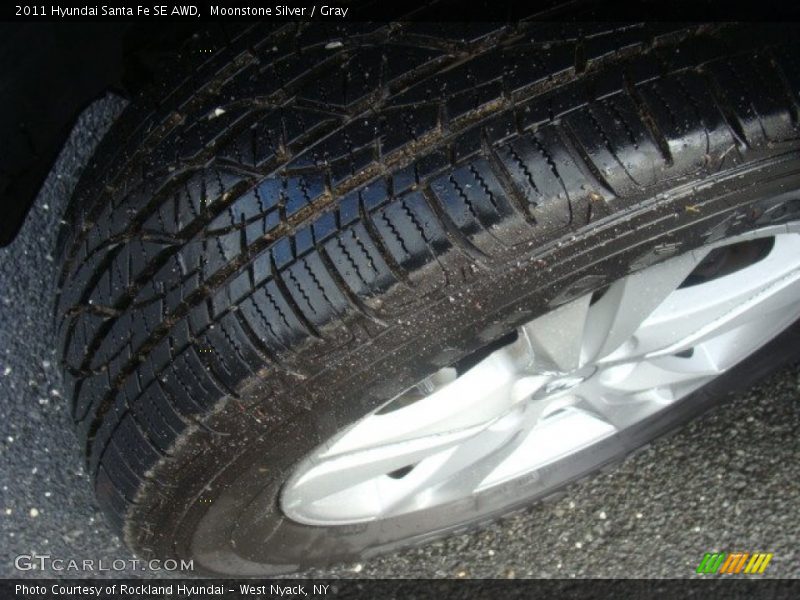 Moonstone Silver / Gray 2011 Hyundai Santa Fe SE AWD