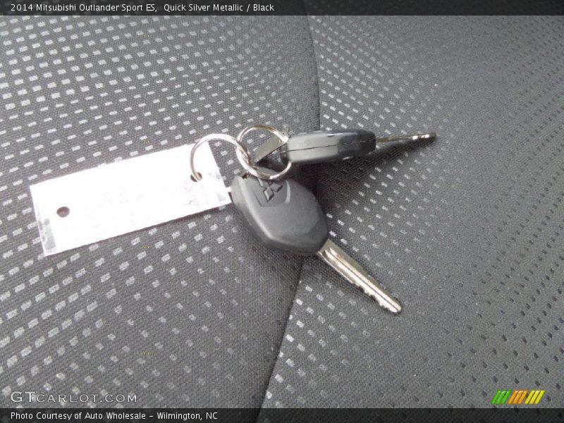 Quick Silver Metallic / Black 2014 Mitsubishi Outlander Sport ES