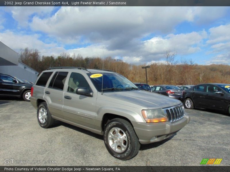 Front 3/4 View of 2002 Grand Cherokee Sport 4x4