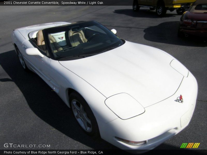 Speedway White / Light Oak 2001 Chevrolet Corvette Convertible