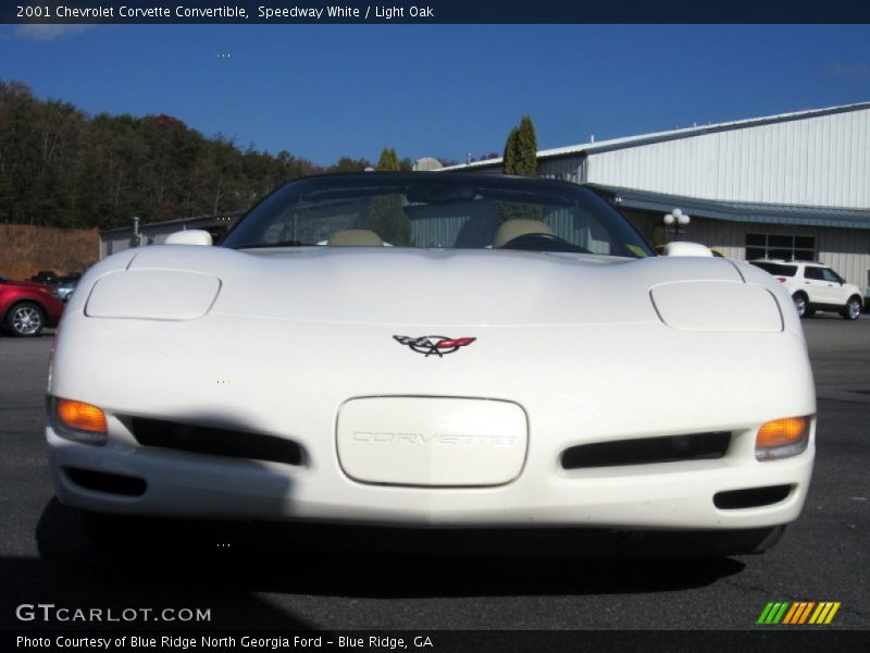 Speedway White / Light Oak 2001 Chevrolet Corvette Convertible