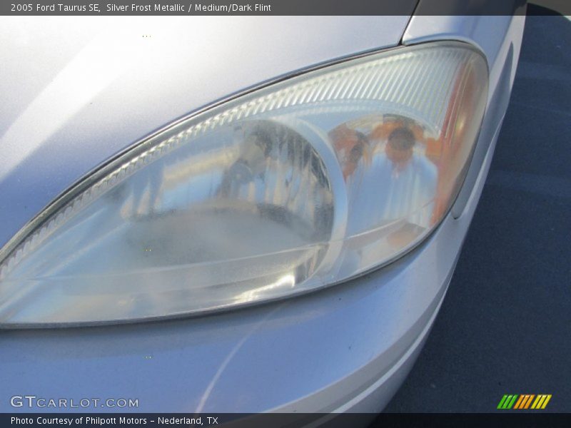 Silver Frost Metallic / Medium/Dark Flint 2005 Ford Taurus SE