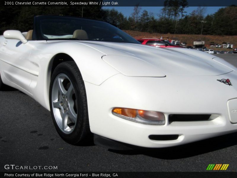 Speedway White / Light Oak 2001 Chevrolet Corvette Convertible