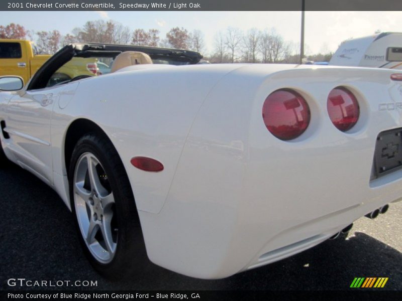 Speedway White / Light Oak 2001 Chevrolet Corvette Convertible