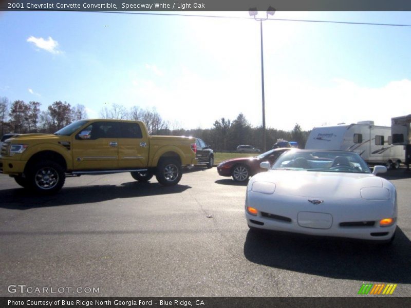 Speedway White / Light Oak 2001 Chevrolet Corvette Convertible