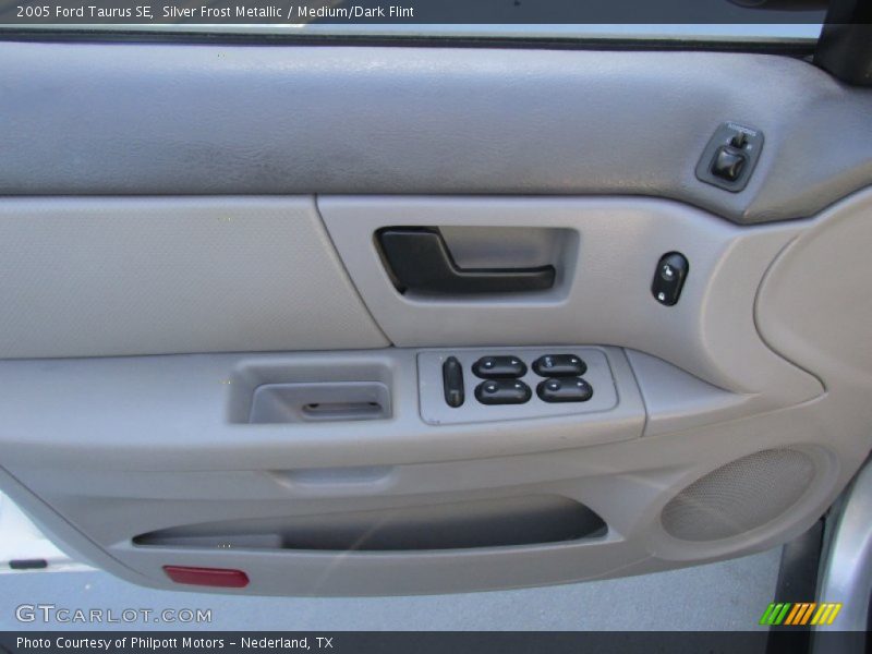 Silver Frost Metallic / Medium/Dark Flint 2005 Ford Taurus SE