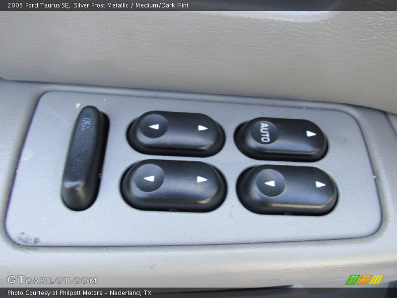 Silver Frost Metallic / Medium/Dark Flint 2005 Ford Taurus SE