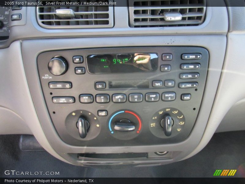 Silver Frost Metallic / Medium/Dark Flint 2005 Ford Taurus SE