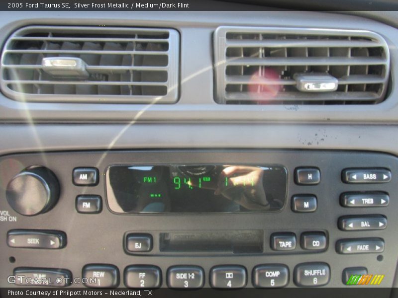 Silver Frost Metallic / Medium/Dark Flint 2005 Ford Taurus SE
