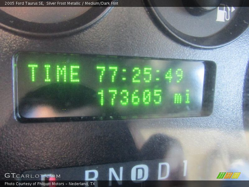 Silver Frost Metallic / Medium/Dark Flint 2005 Ford Taurus SE