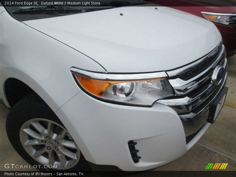 Oxford White / Medium Light Stone 2014 Ford Edge SE