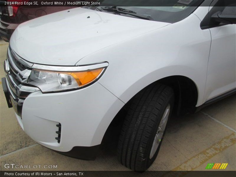 Oxford White / Medium Light Stone 2014 Ford Edge SE
