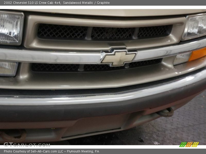 Sandalwood Metallic / Graphite 2002 Chevrolet S10 LS Crew Cab 4x4