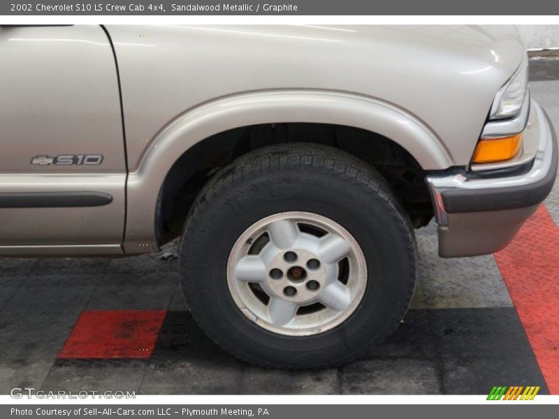 Sandalwood Metallic / Graphite 2002 Chevrolet S10 LS Crew Cab 4x4