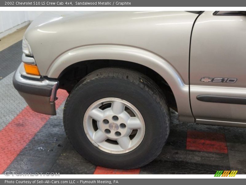 Sandalwood Metallic / Graphite 2002 Chevrolet S10 LS Crew Cab 4x4