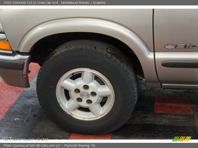 Sandalwood Metallic / Graphite 2002 Chevrolet S10 LS Crew Cab 4x4
