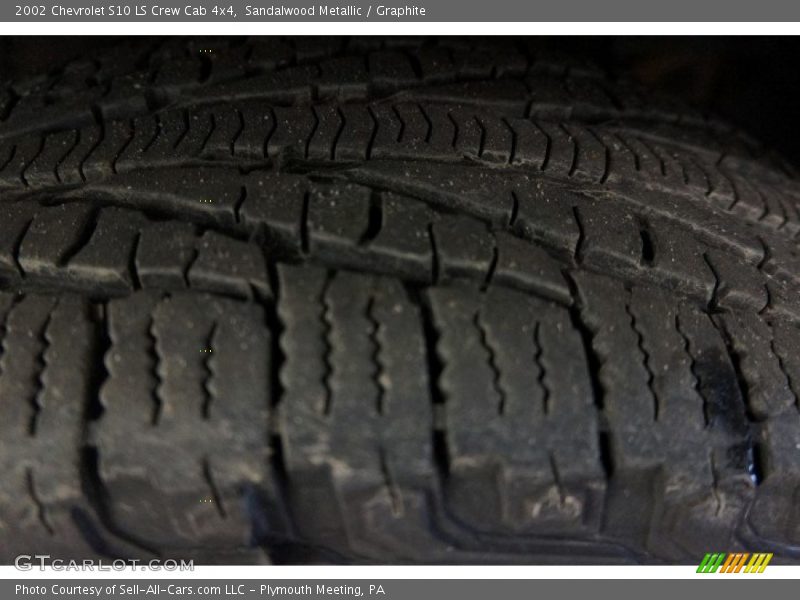 Sandalwood Metallic / Graphite 2002 Chevrolet S10 LS Crew Cab 4x4