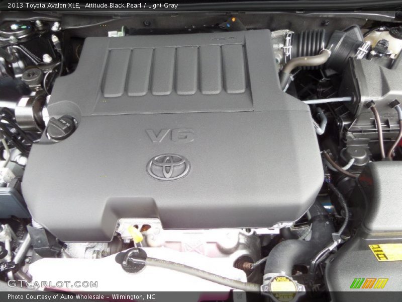 Attitude Black Pearl / Light Gray 2013 Toyota Avalon XLE