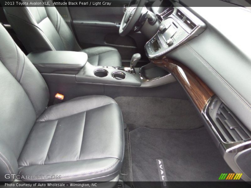 Attitude Black Pearl / Light Gray 2013 Toyota Avalon XLE