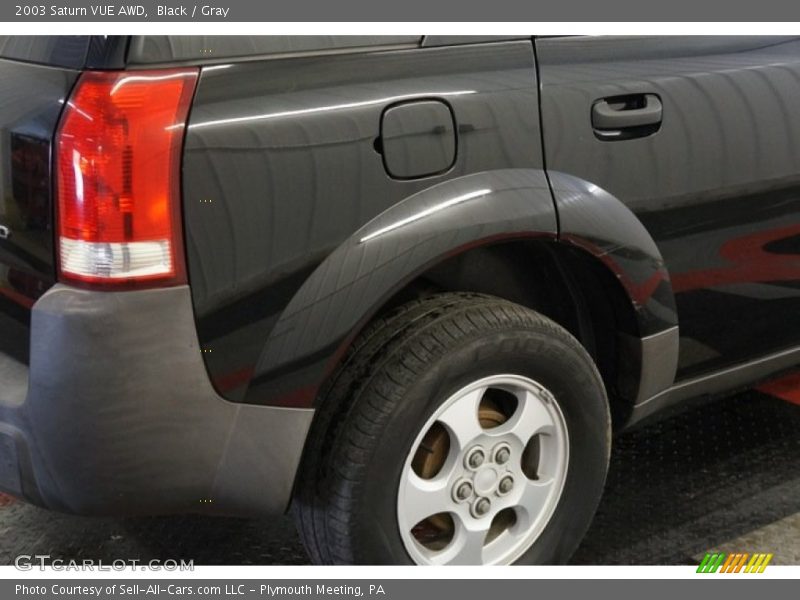 Black / Gray 2003 Saturn VUE AWD