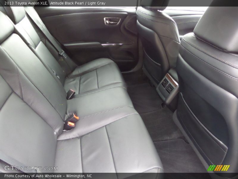 Attitude Black Pearl / Light Gray 2013 Toyota Avalon XLE