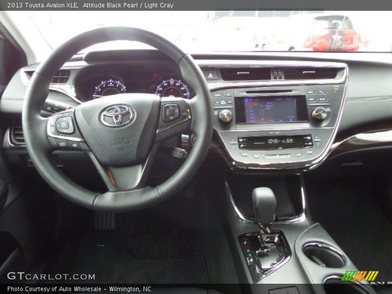 Attitude Black Pearl / Light Gray 2013 Toyota Avalon XLE