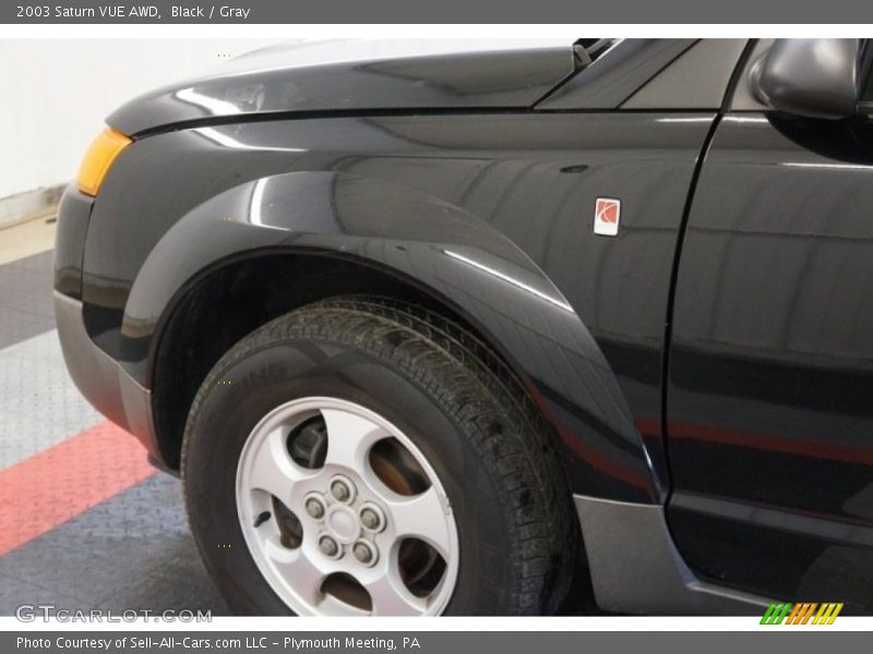 Black / Gray 2003 Saturn VUE AWD