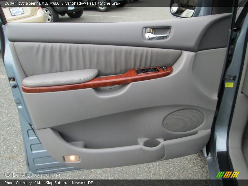 Silver Shadow Pearl / Stone Gray 2004 Toyota Sienna XLE AWD