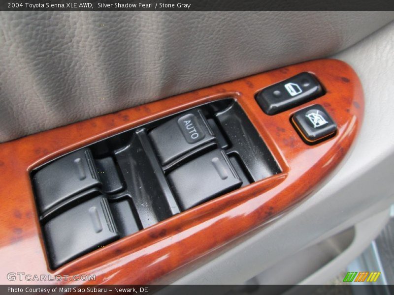Silver Shadow Pearl / Stone Gray 2004 Toyota Sienna XLE AWD