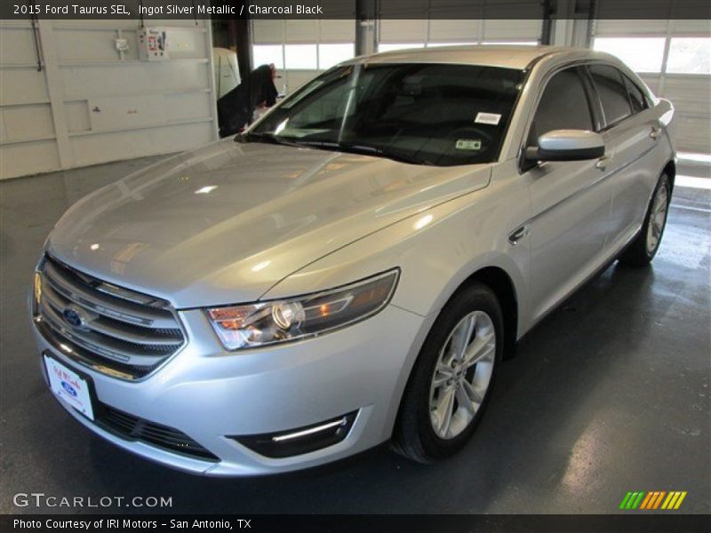 Ingot Silver Metallic / Charcoal Black 2015 Ford Taurus SEL