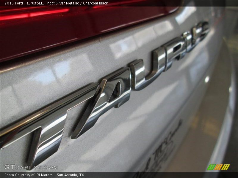 Ingot Silver Metallic / Charcoal Black 2015 Ford Taurus SEL