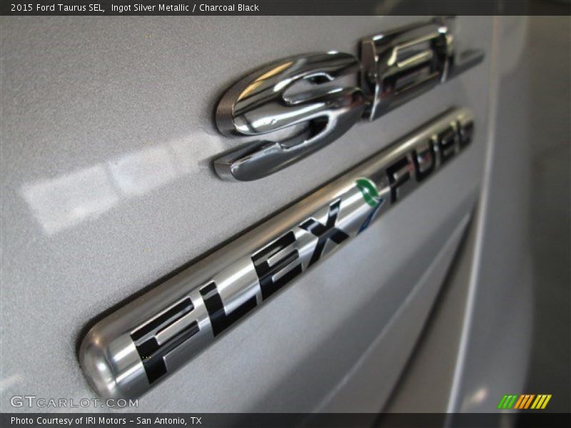 Ingot Silver Metallic / Charcoal Black 2015 Ford Taurus SEL