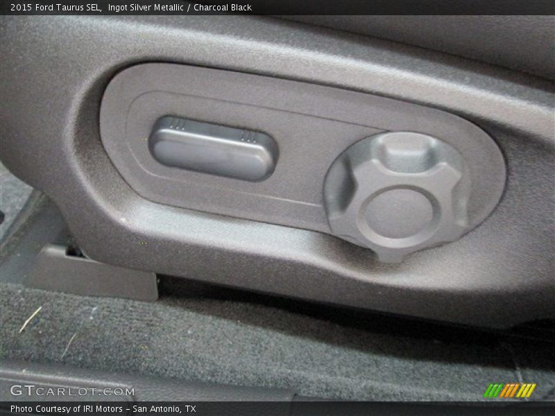 Ingot Silver Metallic / Charcoal Black 2015 Ford Taurus SEL