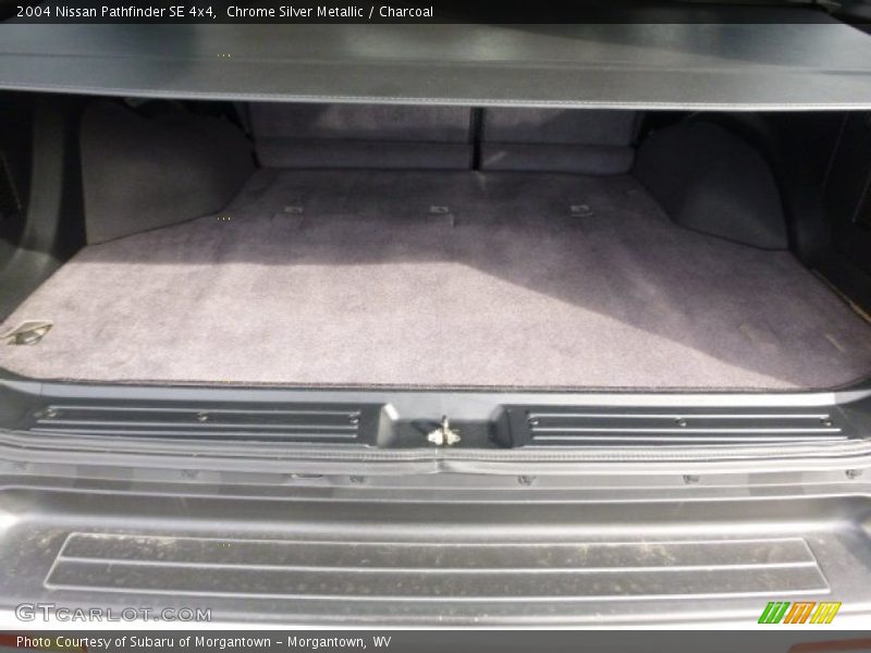 Chrome Silver Metallic / Charcoal 2004 Nissan Pathfinder SE 4x4