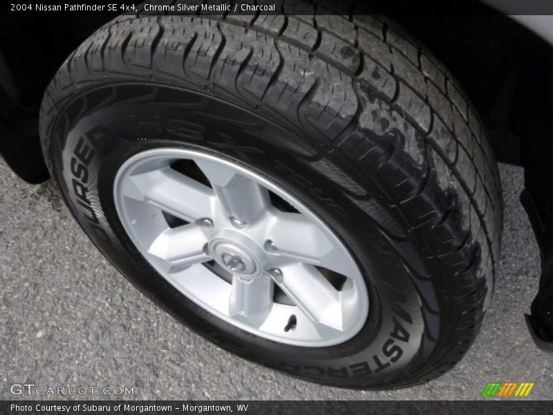 Chrome Silver Metallic / Charcoal 2004 Nissan Pathfinder SE 4x4