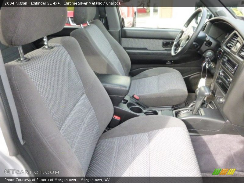 Chrome Silver Metallic / Charcoal 2004 Nissan Pathfinder SE 4x4