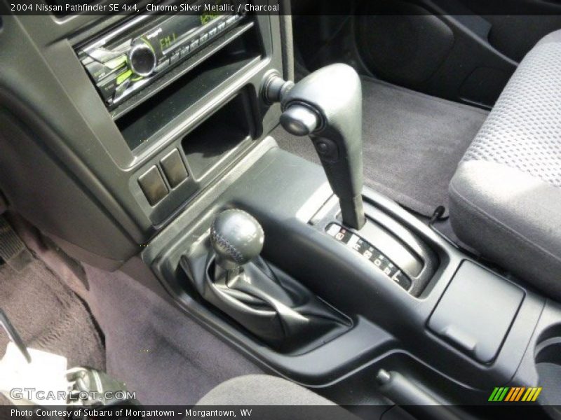 Chrome Silver Metallic / Charcoal 2004 Nissan Pathfinder SE 4x4