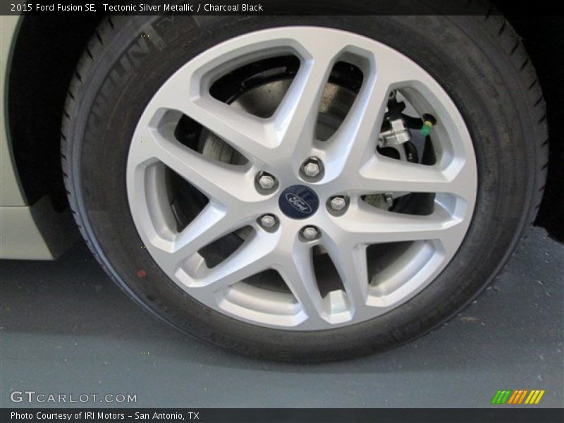 Tectonic Silver Metallic / Charcoal Black 2015 Ford Fusion SE