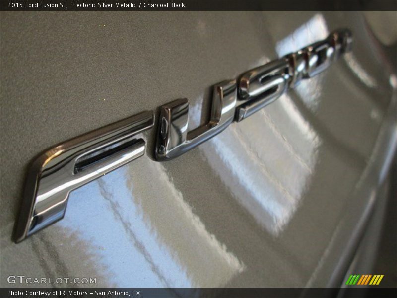 Tectonic Silver Metallic / Charcoal Black 2015 Ford Fusion SE