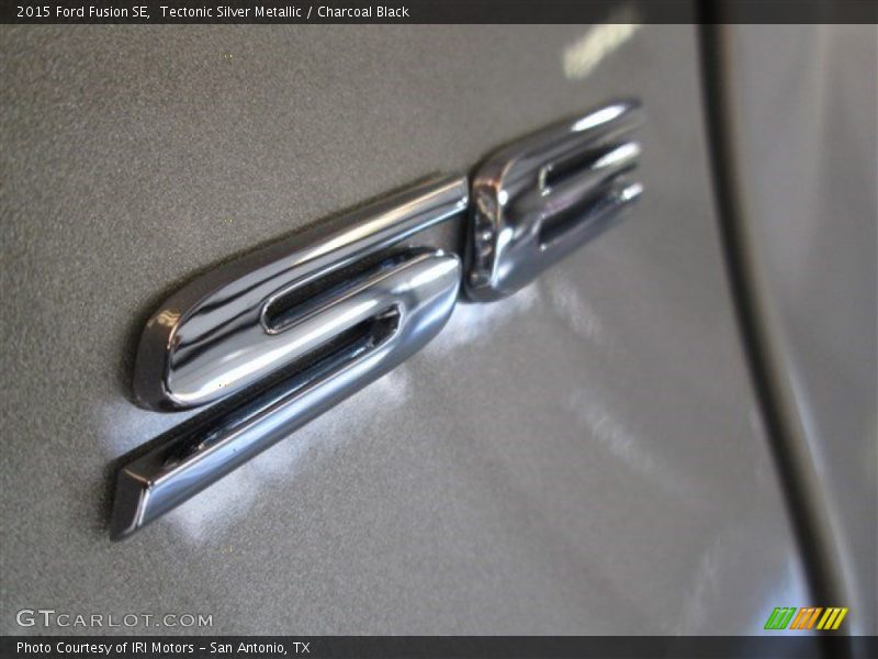 Tectonic Silver Metallic / Charcoal Black 2015 Ford Fusion SE