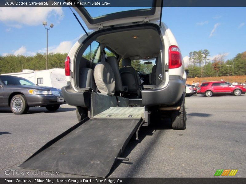 Stone White / Medium Slate Gray 2006 Dodge Caravan SE